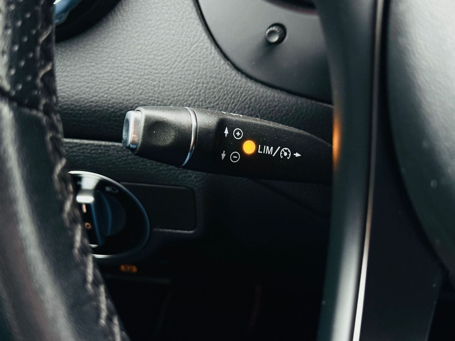 Fahrzeugabbildung Mercedes-Benz GLA 180 URBAN, Autom., Standh, LED, 360°, Navi,