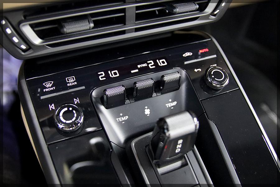 Porsche 911 Carrera PANO / CAM / PDC / APPROVED