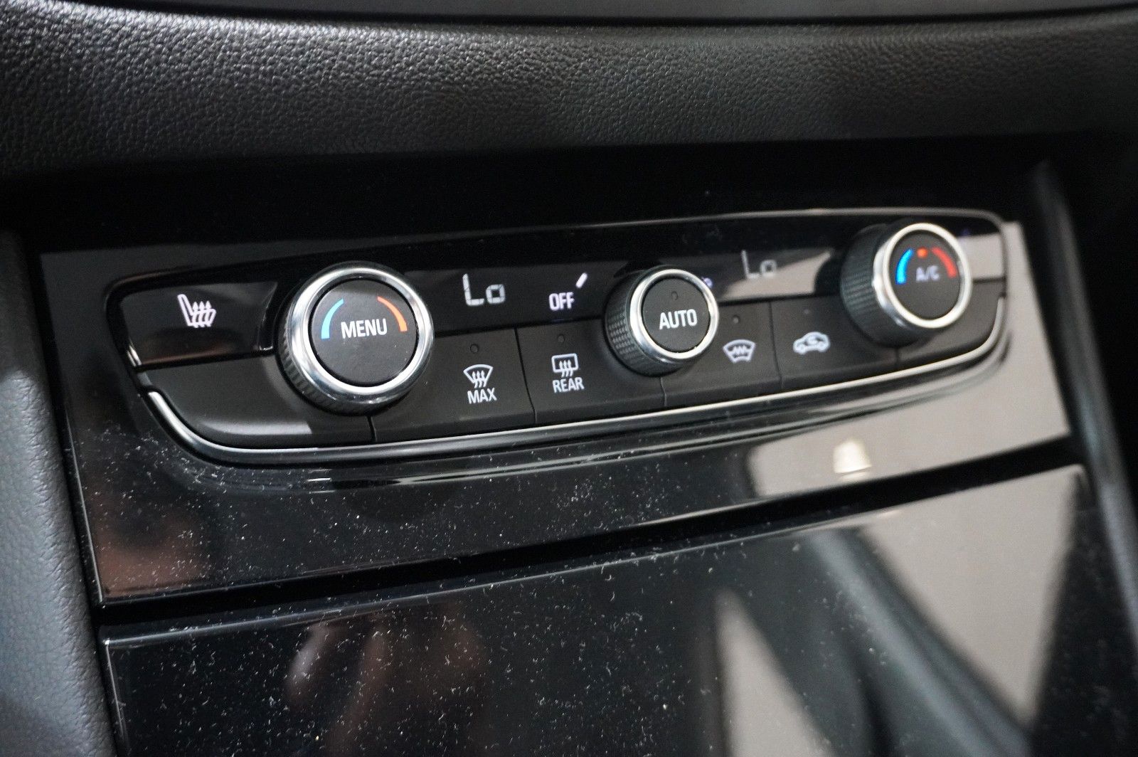 Fahrzeugabbildung Opel Grandland (X) ULTIMATE 4HYBRID NAVI/LED/SPORT/SH
