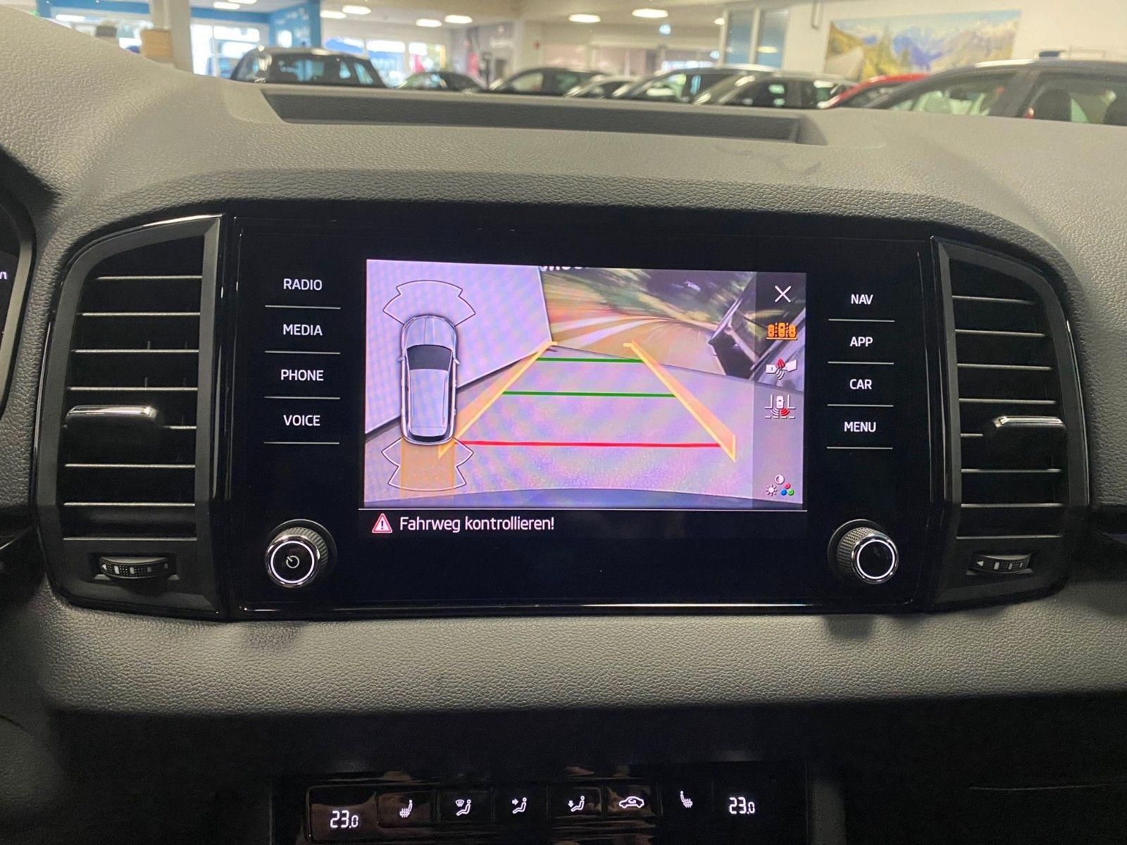 Fahrzeugabbildung SKODA Karoq 1.5 TSI DSG Sportline+MATRIX+2030 GARANTIE