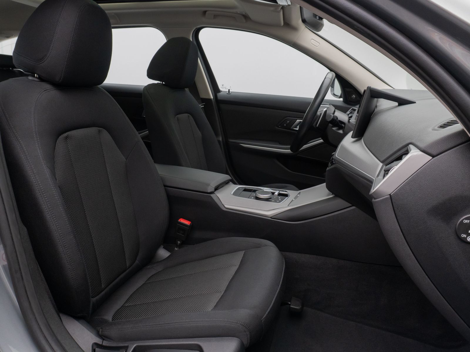 Fahrzeugabbildung BMW 320d Panorama DAB H/K Lordos Stop&Go PDC LED