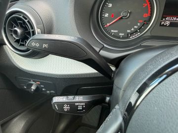 Audi Q2 35 TFSI basis 7-Gang S tronic|Kamera|Navi|LED