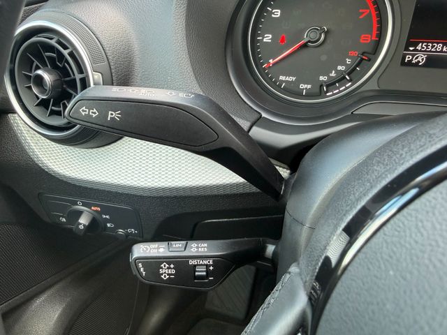 Audi Q2 35 TFSI basis 7-Gang S tronic|Kamera|Navi|LED
