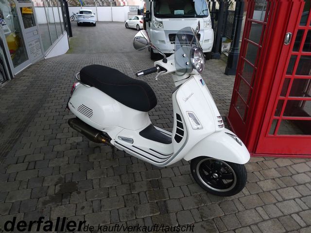 Vespa 300 GTS mit Akrapovic Auspuffanlage