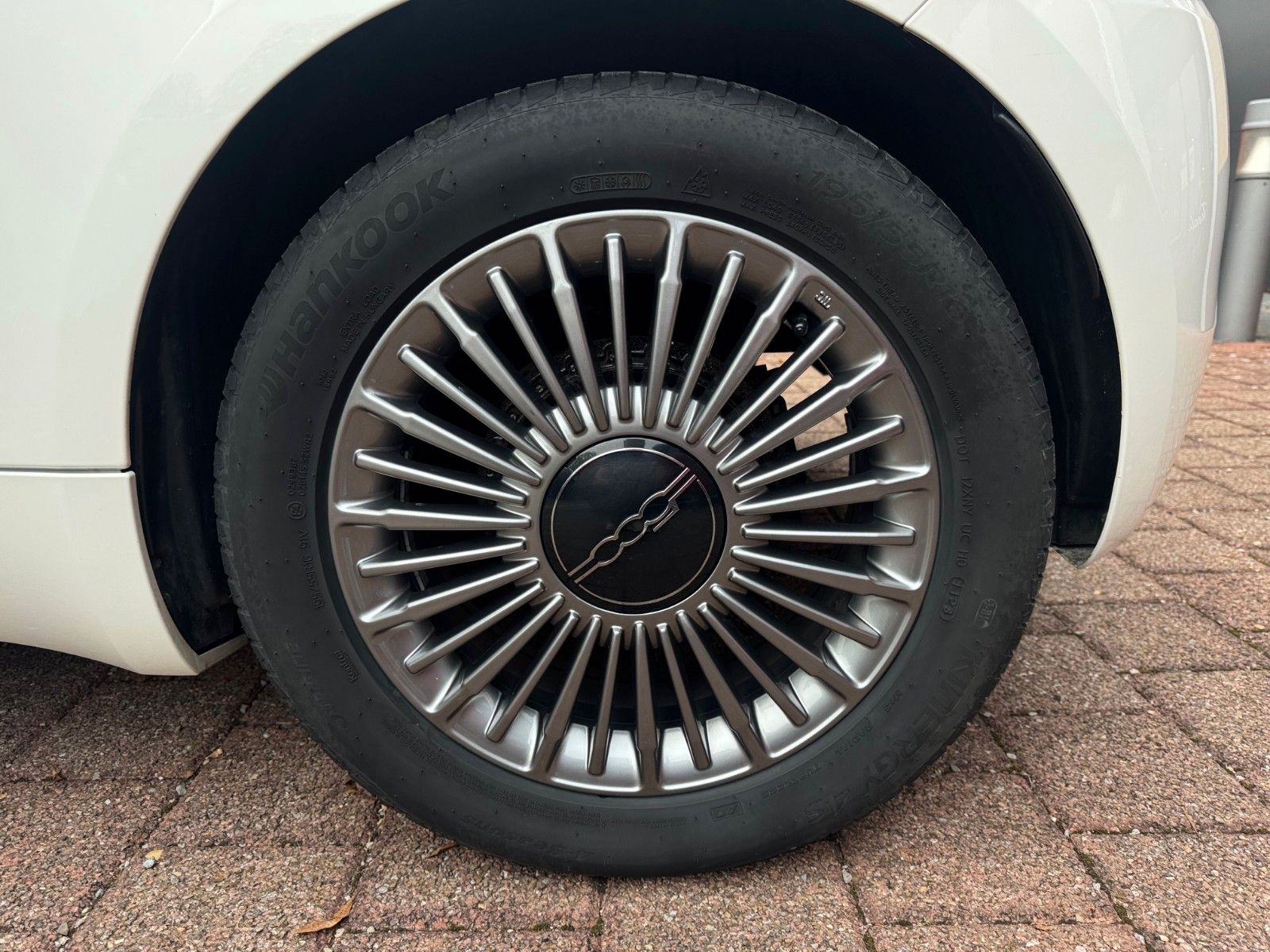 Fahrzeugabbildung Fiat 500e