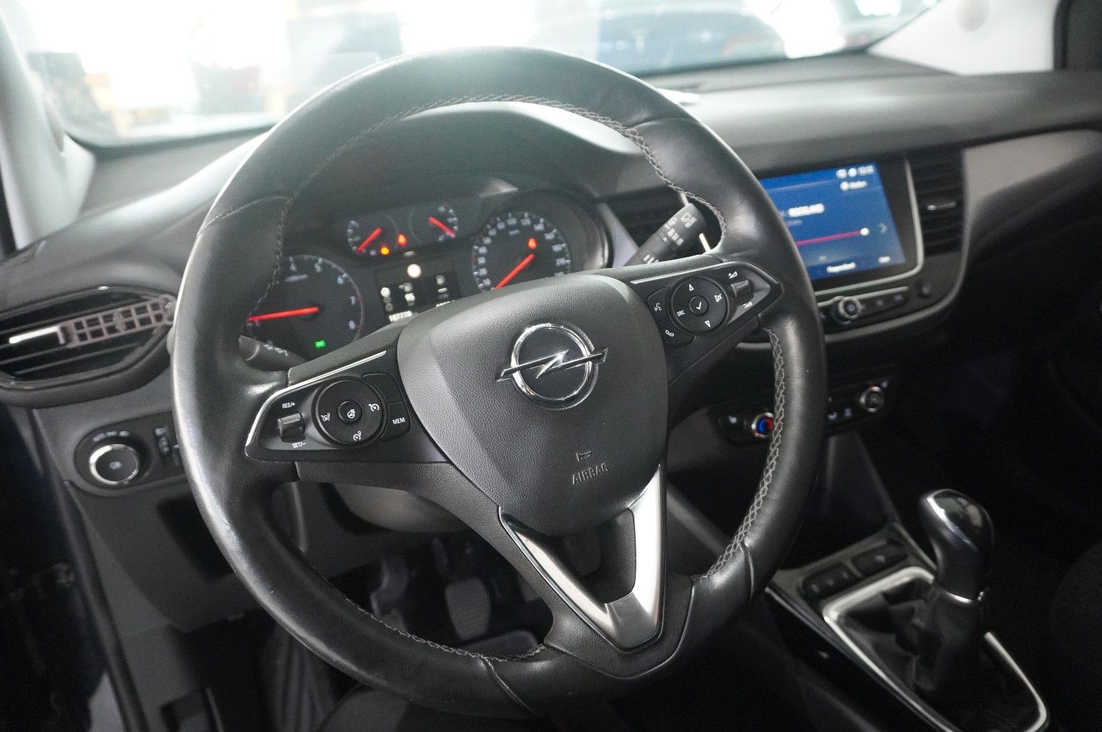 Fahrzeugabbildung Opel Crossland X 1.2 NAVI/LED/SHZ/LHZ/ALU/TEMPOMAT