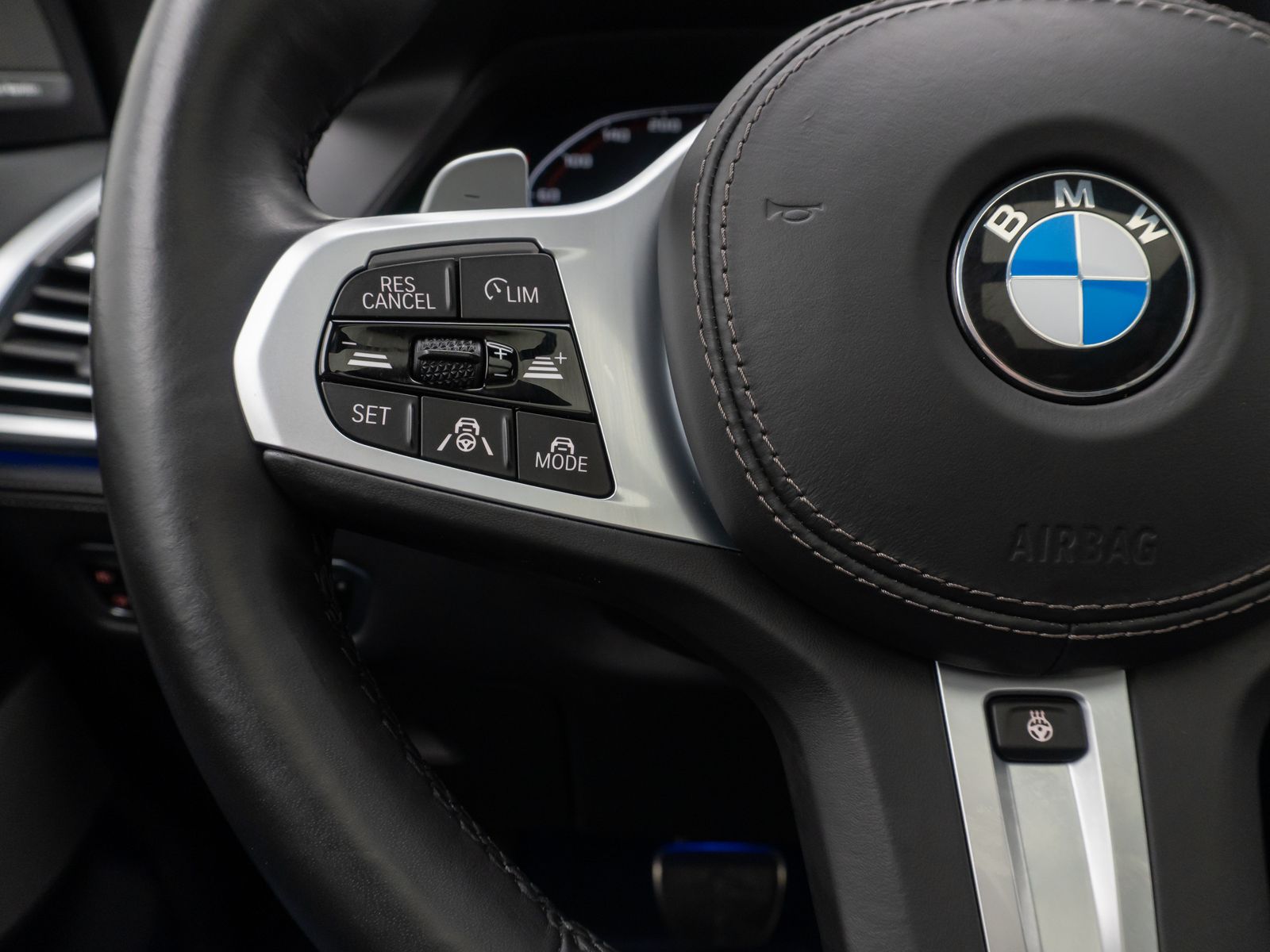 Fahrzeugabbildung BMW X7 M50i 360°SoftClose SkyLounge Massage 22" Voll