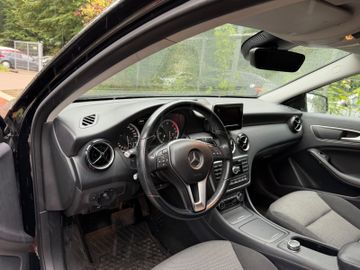Mercedes A 220 - 9