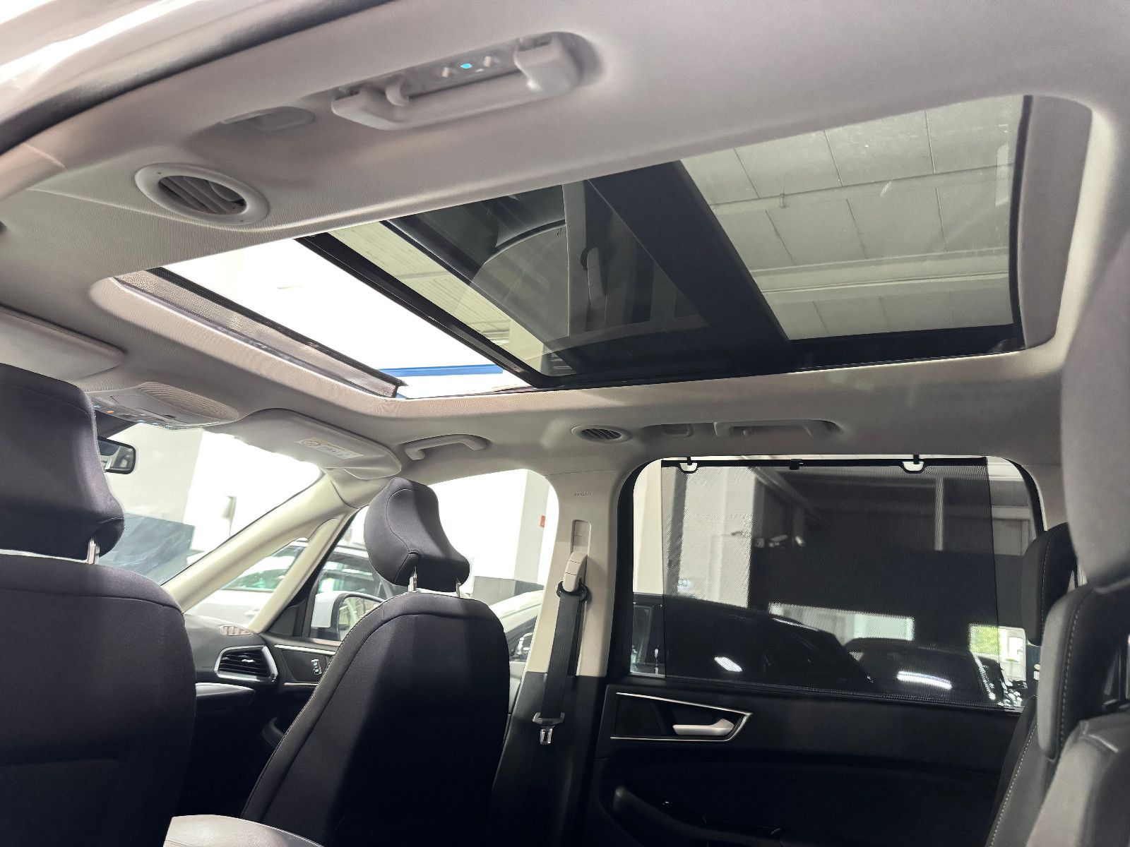 Fahrzeugabbildung Ford Galaxy TITANIUM SPORT AWD AUT 7-SITZER PANO VOLL
