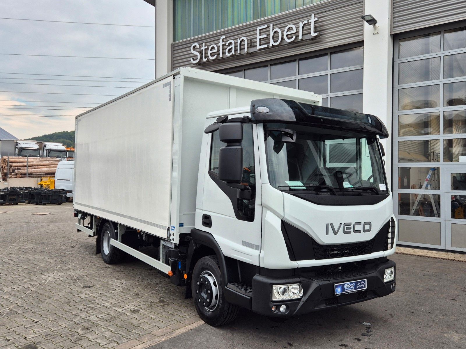 Fahrzeugabbildung Iveco Eurocargo ML120EL25/P Böse Schiebeplanen LBW AHK