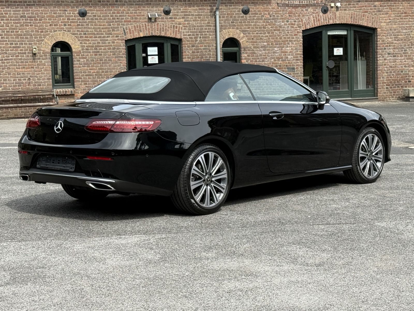 Mercedes-Benz E 300 d 4Matic Cabrio AVANTGARDE PAKET KAMERA CO foto 24