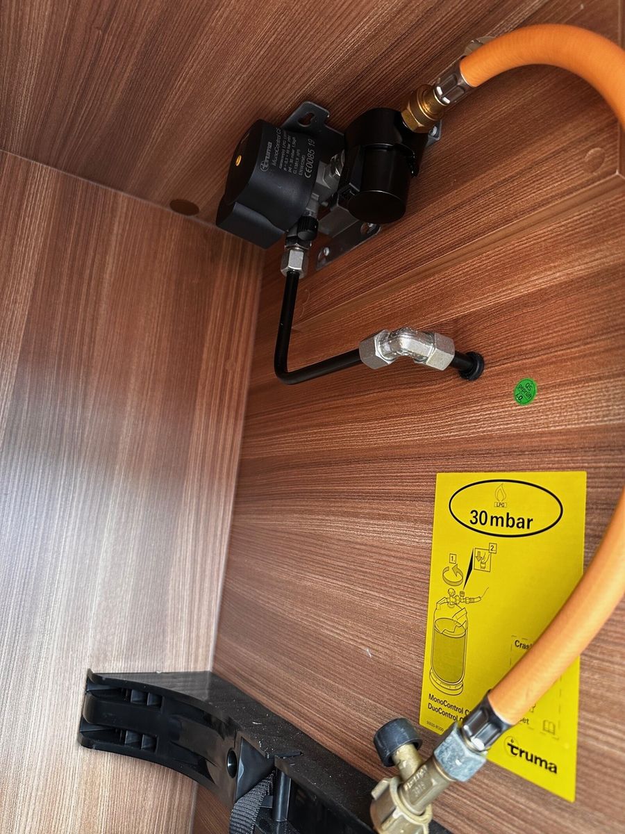 Fahrzeugabbildung Weinsberg CaraHome 700 DG 5 Sitzplätze Alkoven Familie