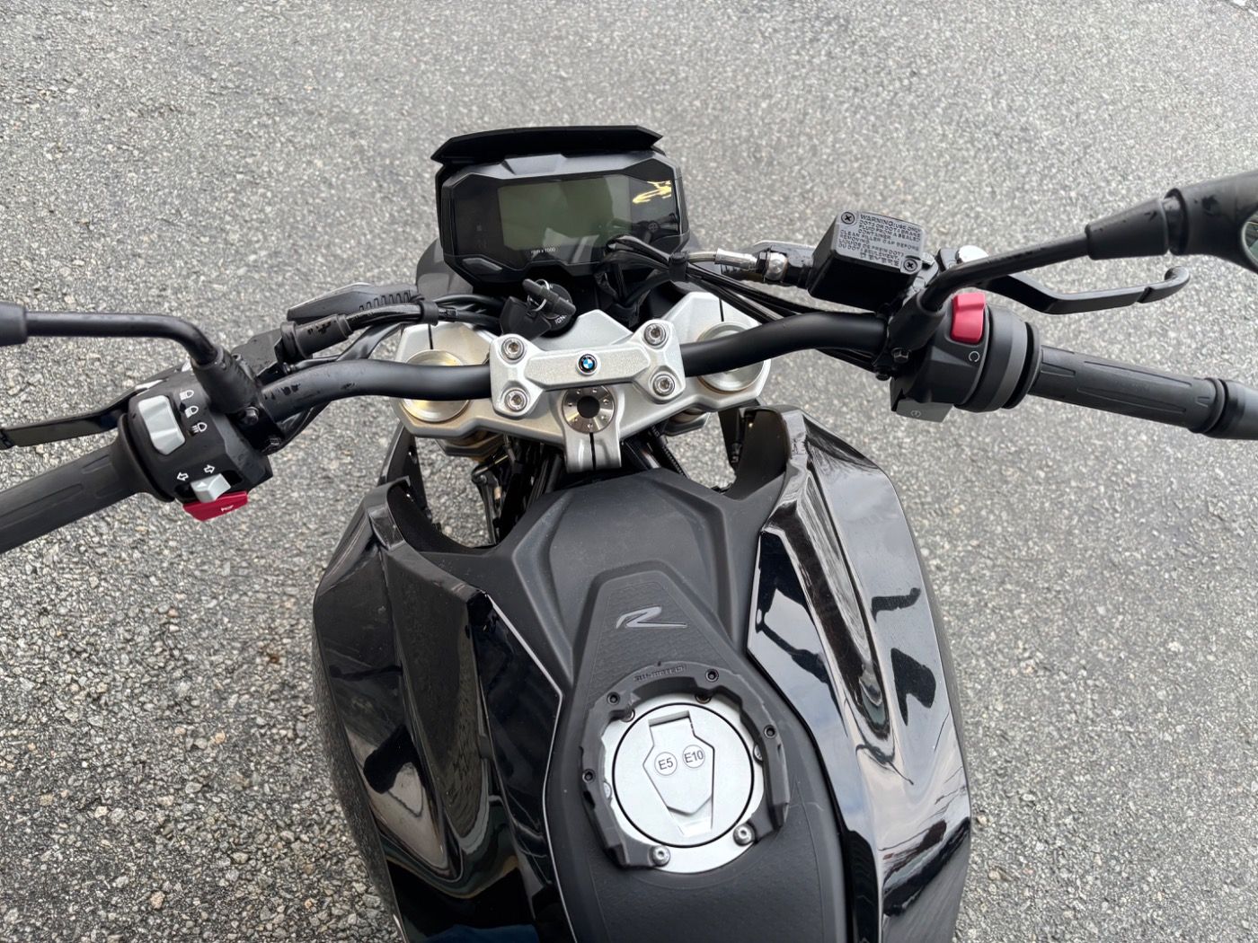 Fahrzeugabbildung BMW G 310 R mit Seitentaschen