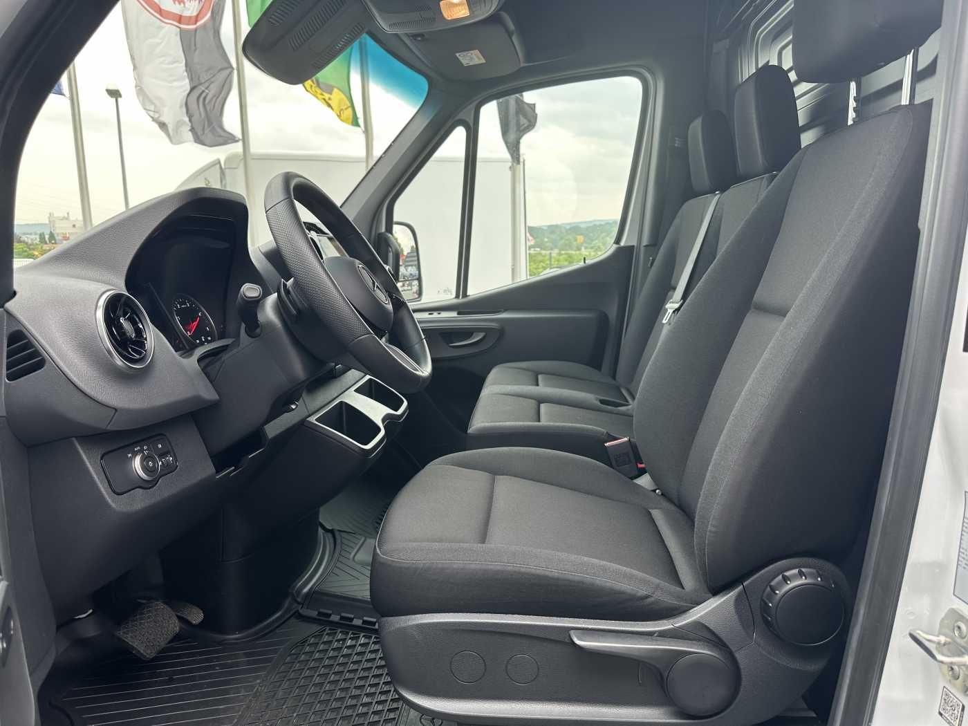 Fahrzeugabbildung Mercedes-Benz Sprinter 317 CDI 4325 9G AHK Klima Kamera MBUX