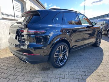 Porsche Cayenne - 4