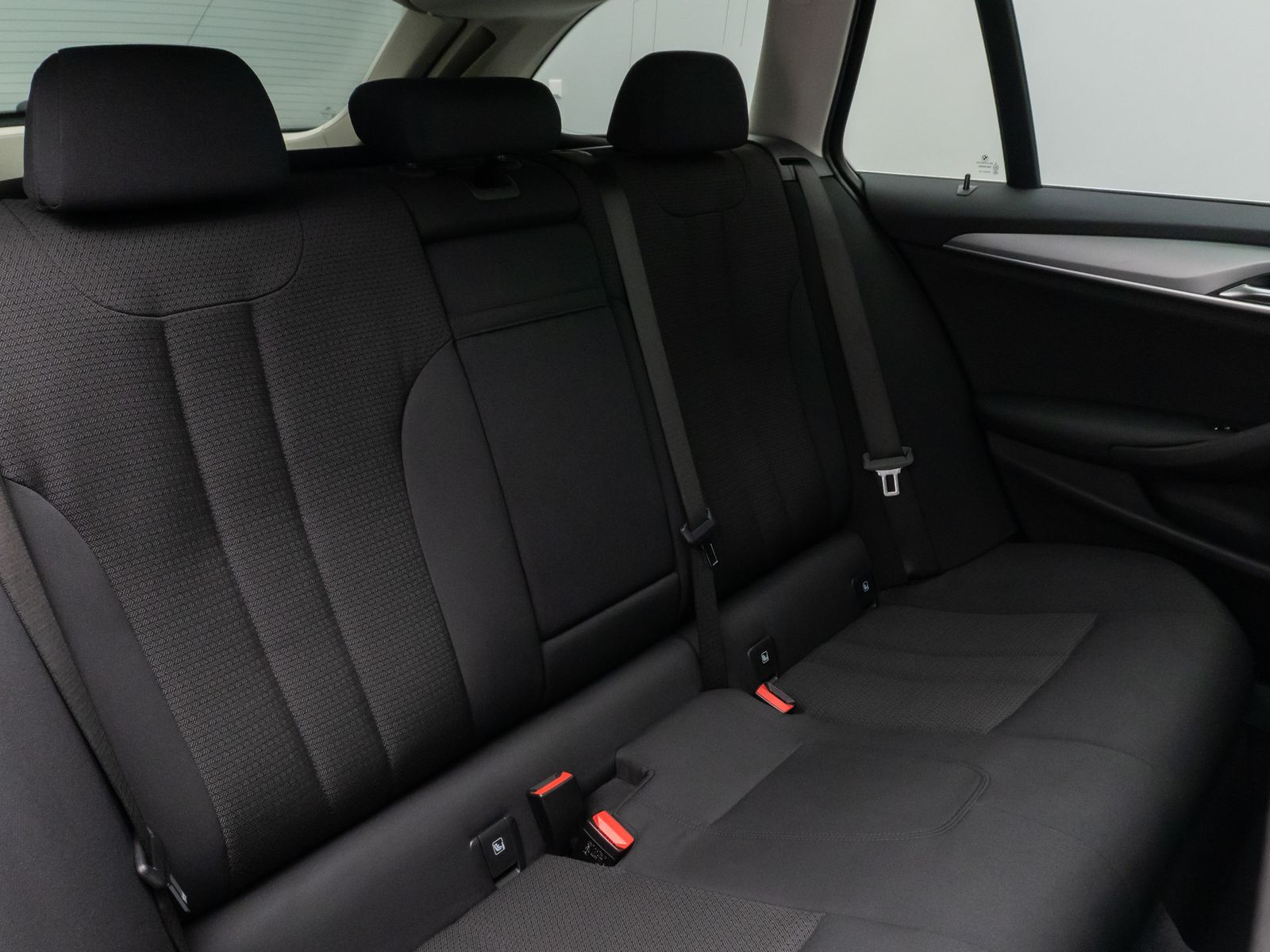 Fahrzeugabbildung BMW 520d Kamera DAB H/K Alarm DisKey Panorama MSport