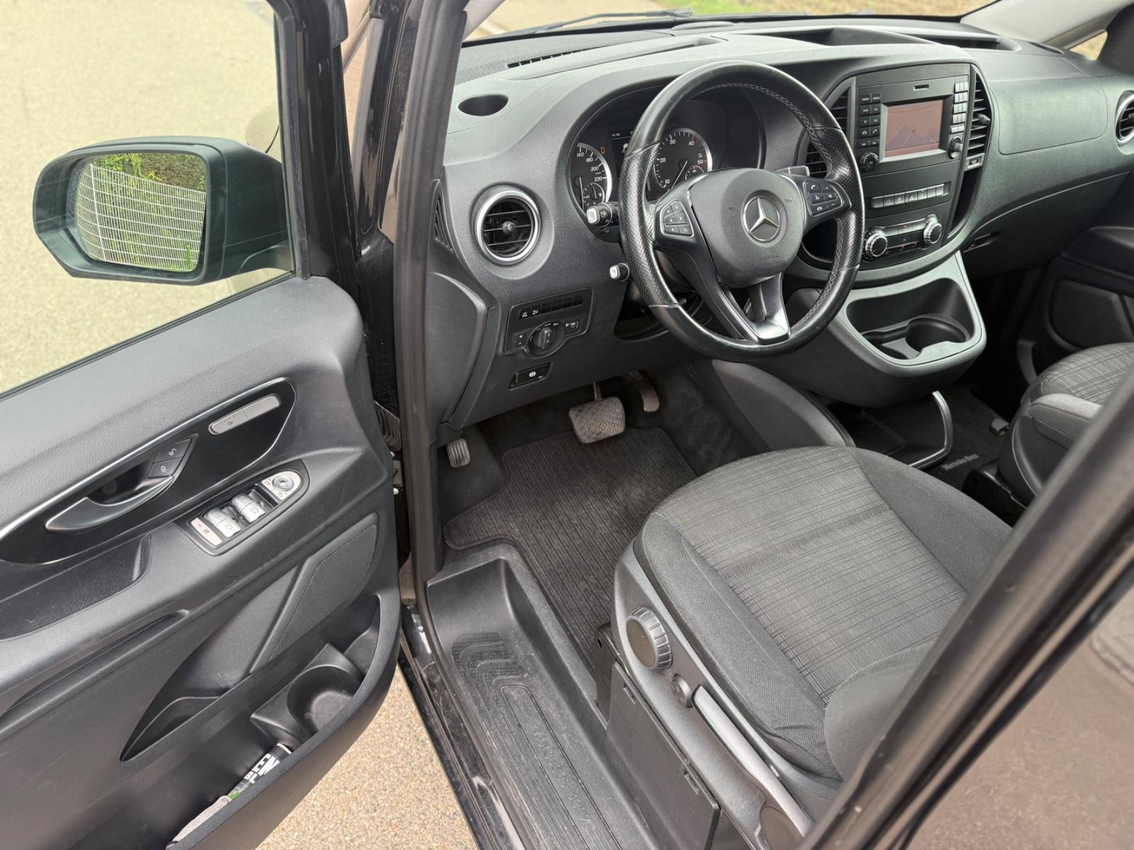 Mercedes-Benz Vito Tourer 4MATIC Lang,8-Sitze,Navi,Aut.,SHZ,AH