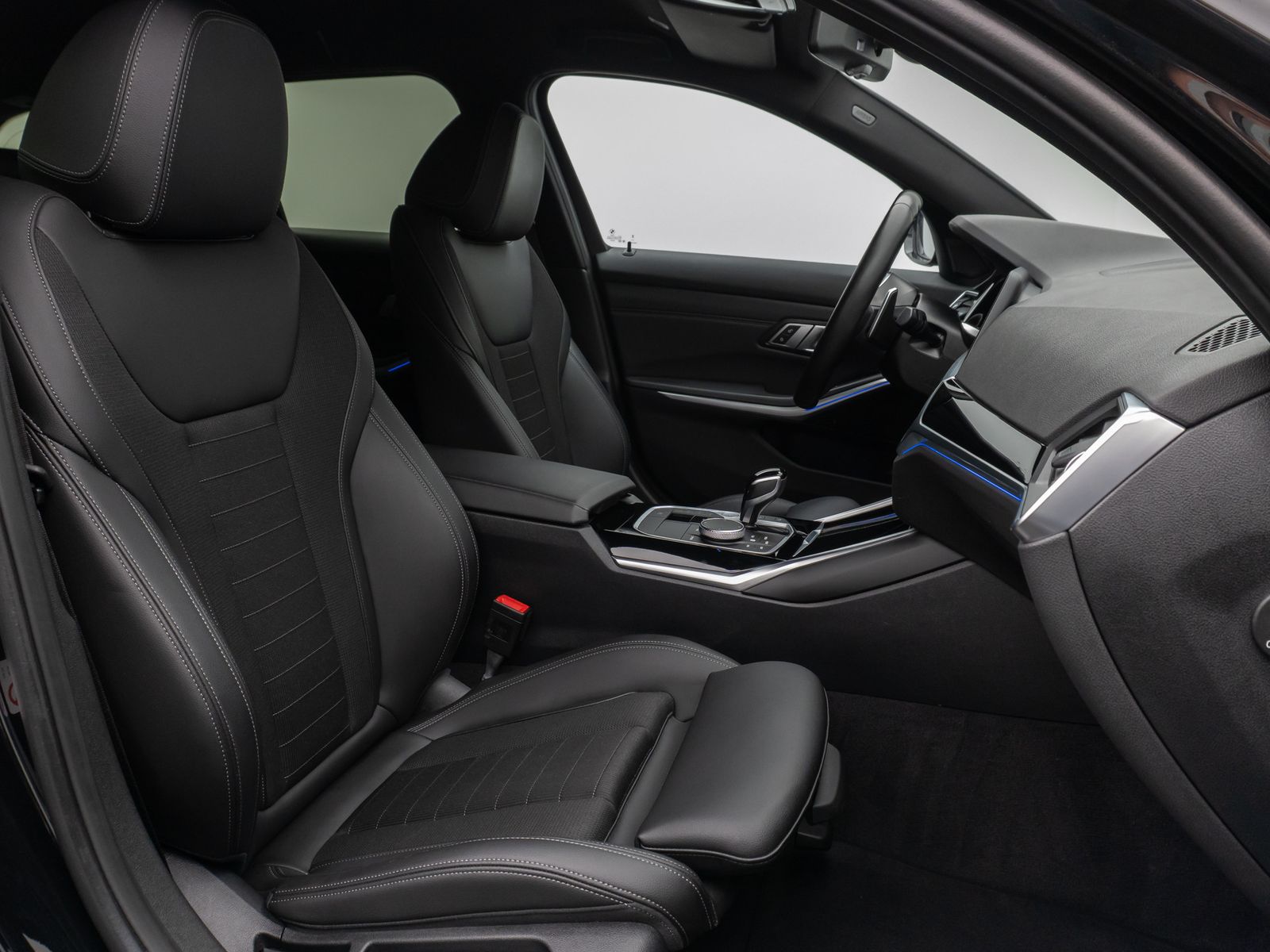 Fahrzeugabbildung BMW 330i Sport Line Kamera Lenkhz HiFi Komfort Alarm