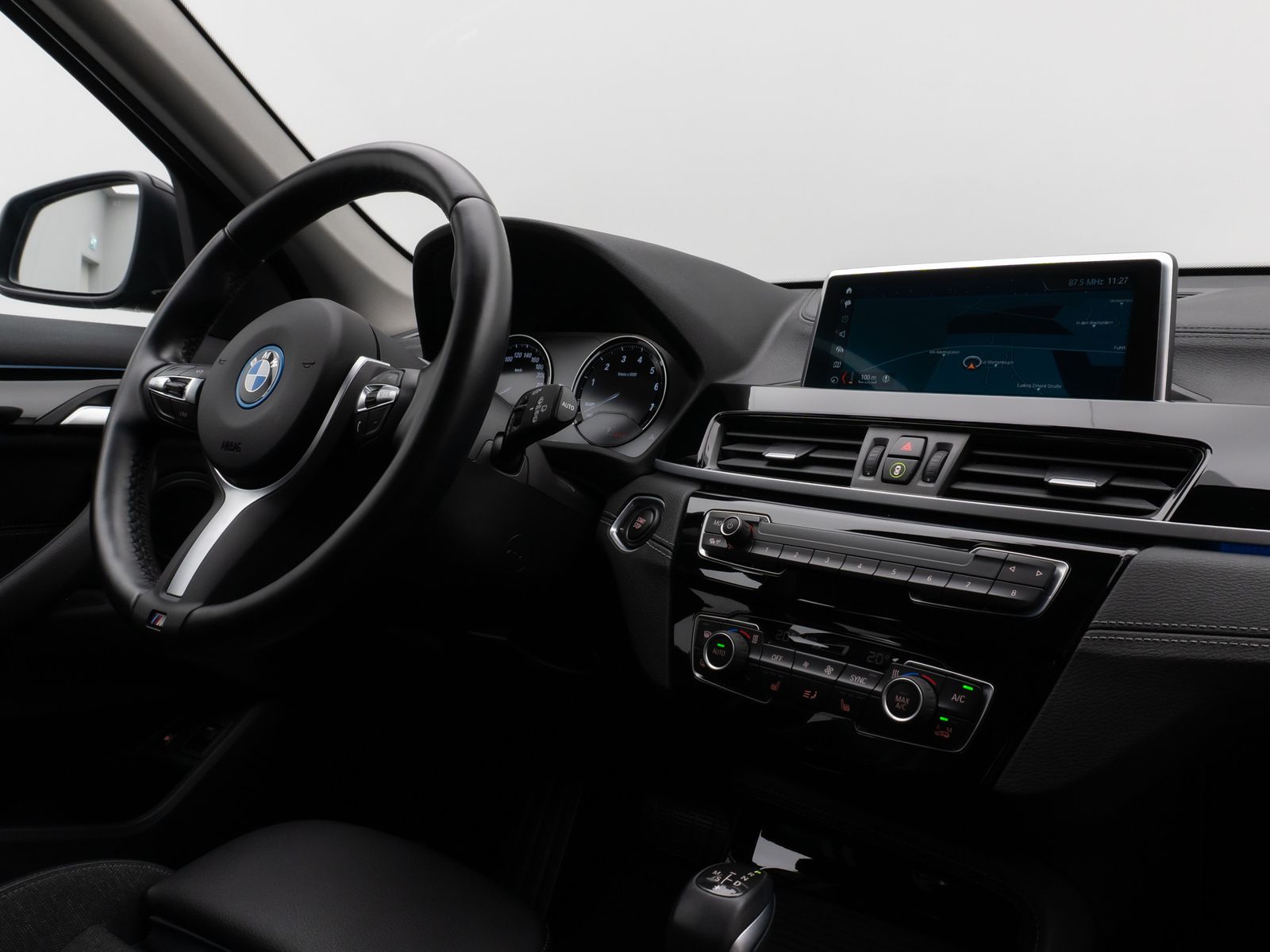 Fahrzeugabbildung BMW X1 xD25e Sport Line Kamera DAB Navi LED Komfort