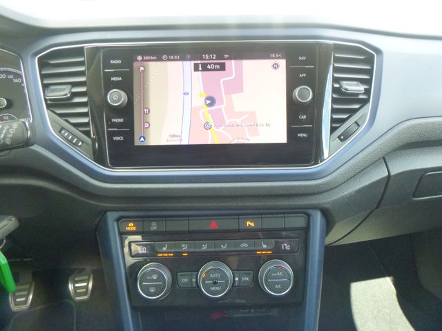 Fahrzeugabbildung Volkswagen T-Roc 1,5 TSI >AHK abnehmb/LED/PDC/Navi<