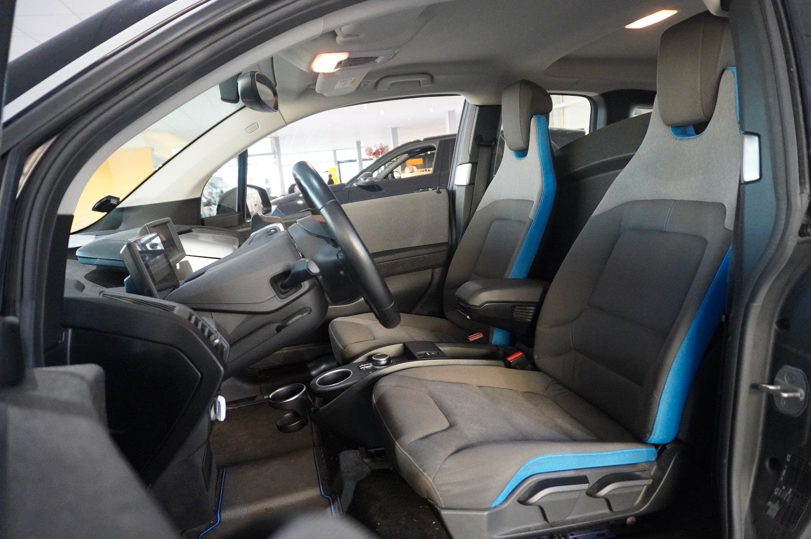 Fahrzeugabbildung BMW i3 120AH NAIVI/SPORT/WÄRMEP./LED/PDC/VIRT./SHZ