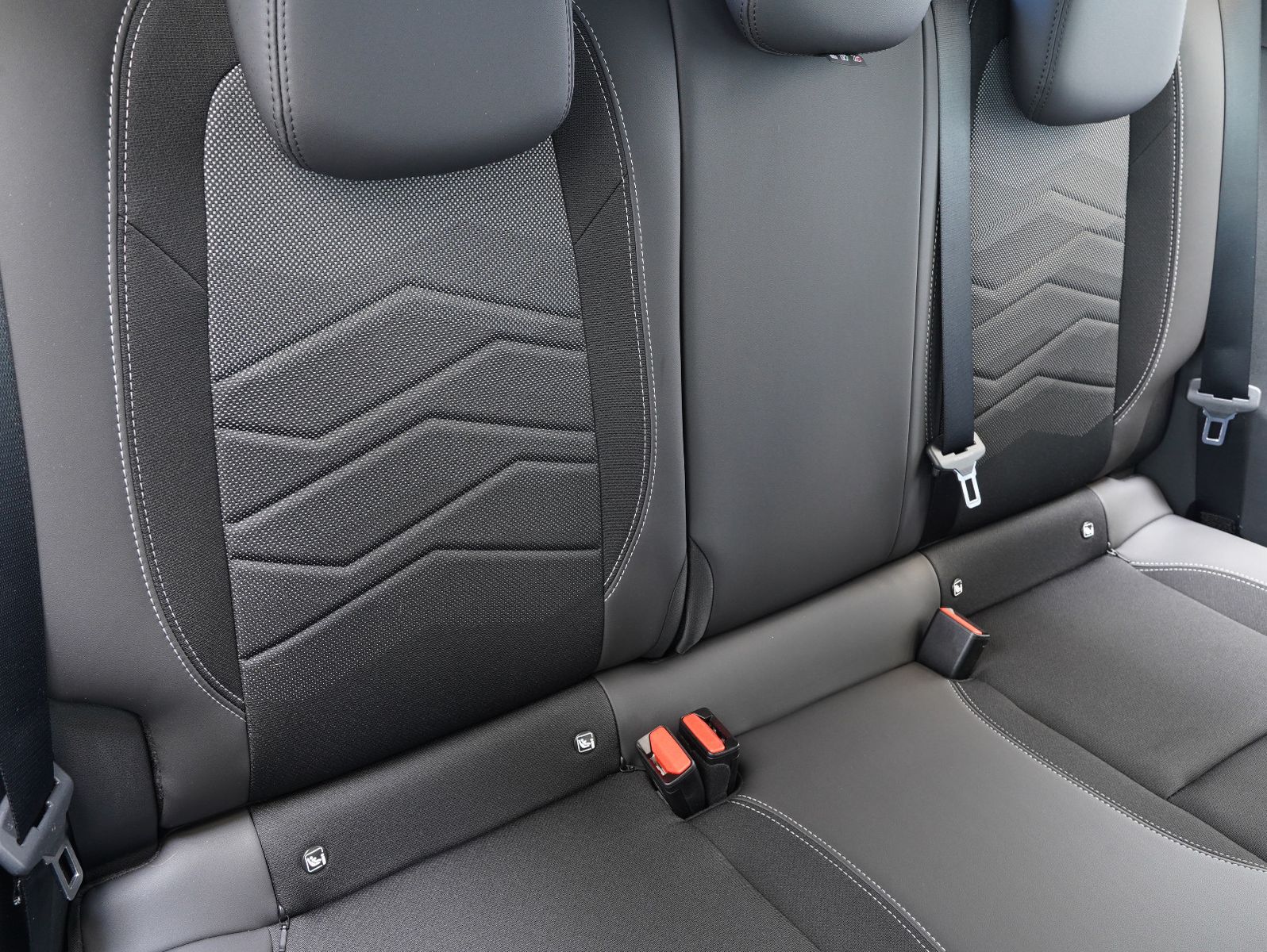 Fahrzeugabbildung Jeep Avenger 1.2 T-GDI Altitude