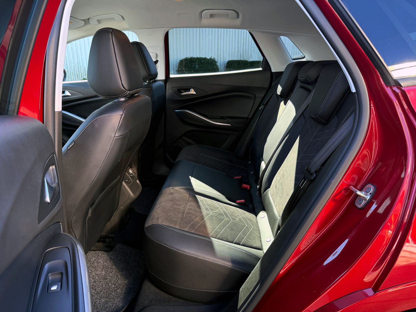 Fahrzeugabbildung Opel Grandland Ultimate PlugIn 1.6 Turbo ACC 360° AHK