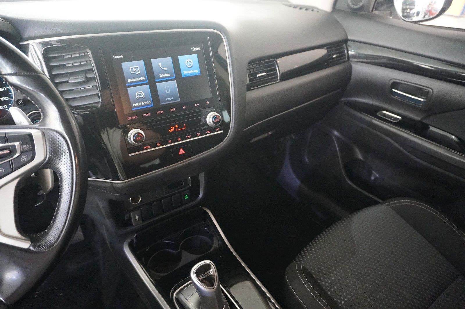 Fahrzeugabbildung Mitsubishi Outlander 2.4 PHEV 4WD NAVI/LED/KAMERA/DAB/AHK