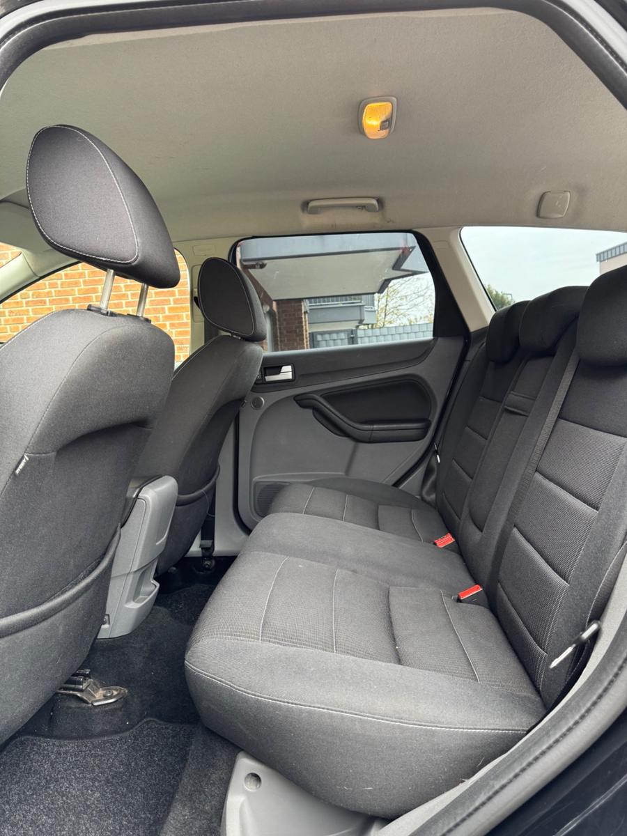 Ford Focus 2009 — photo 10