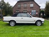 BMW 320i Cabrio  - BMW 320 aus 1988 mit Benzin-Antrieb: Cabrio, 320i