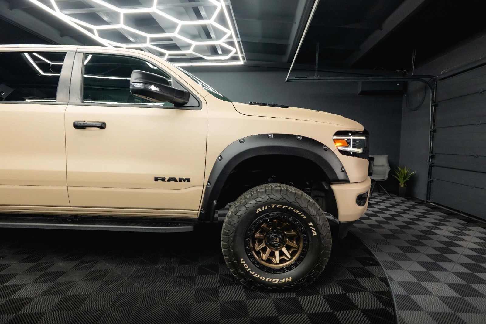 Fahrzeugabbildung Dodge RAM 5.7 V8 HEMI 4x4 NIGHT GT SPORT Offroad 19%