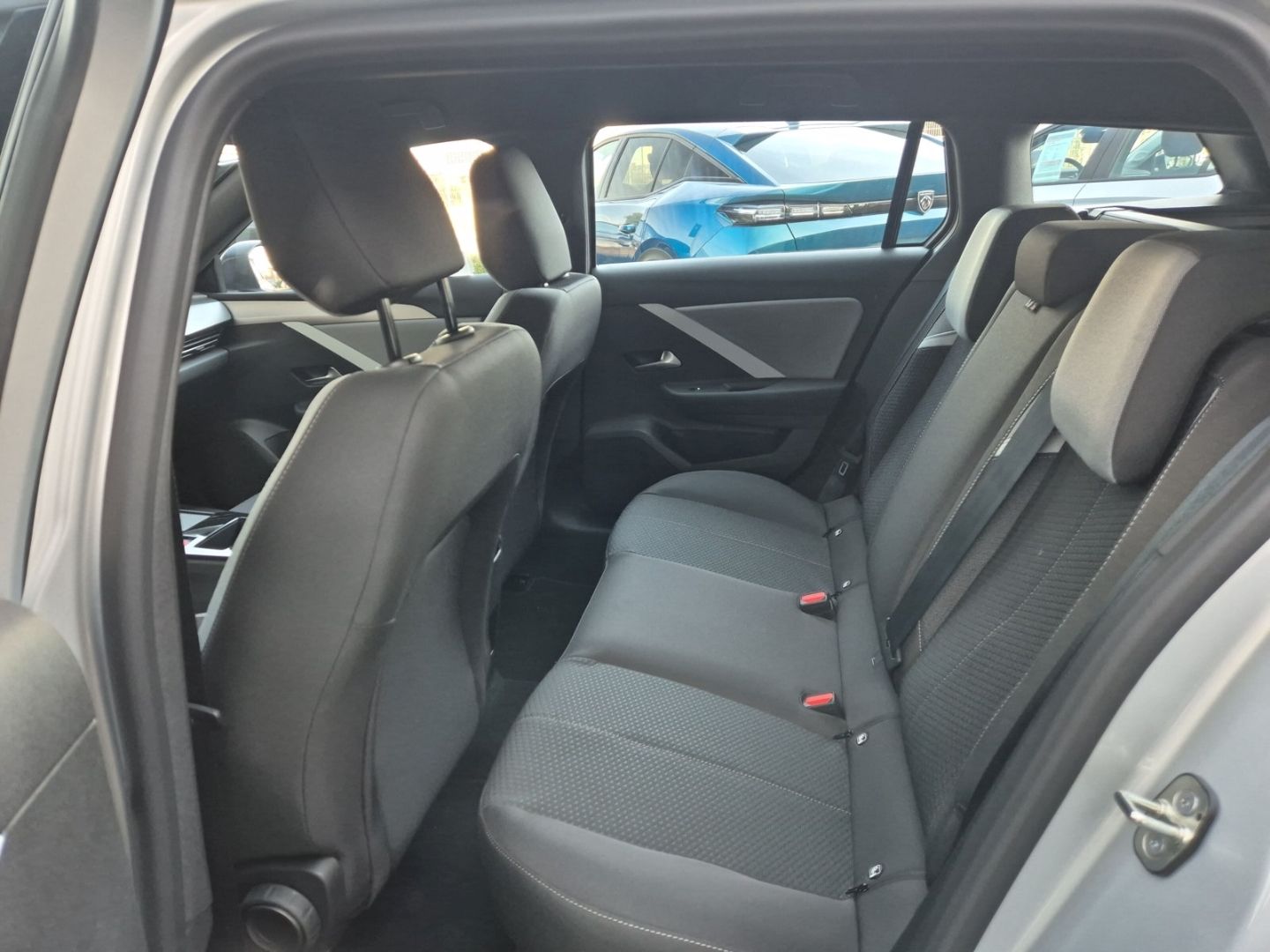 Fahrzeugabbildung Opel Astra 1.5 D EU6e L Sports Tourer Edition LED App