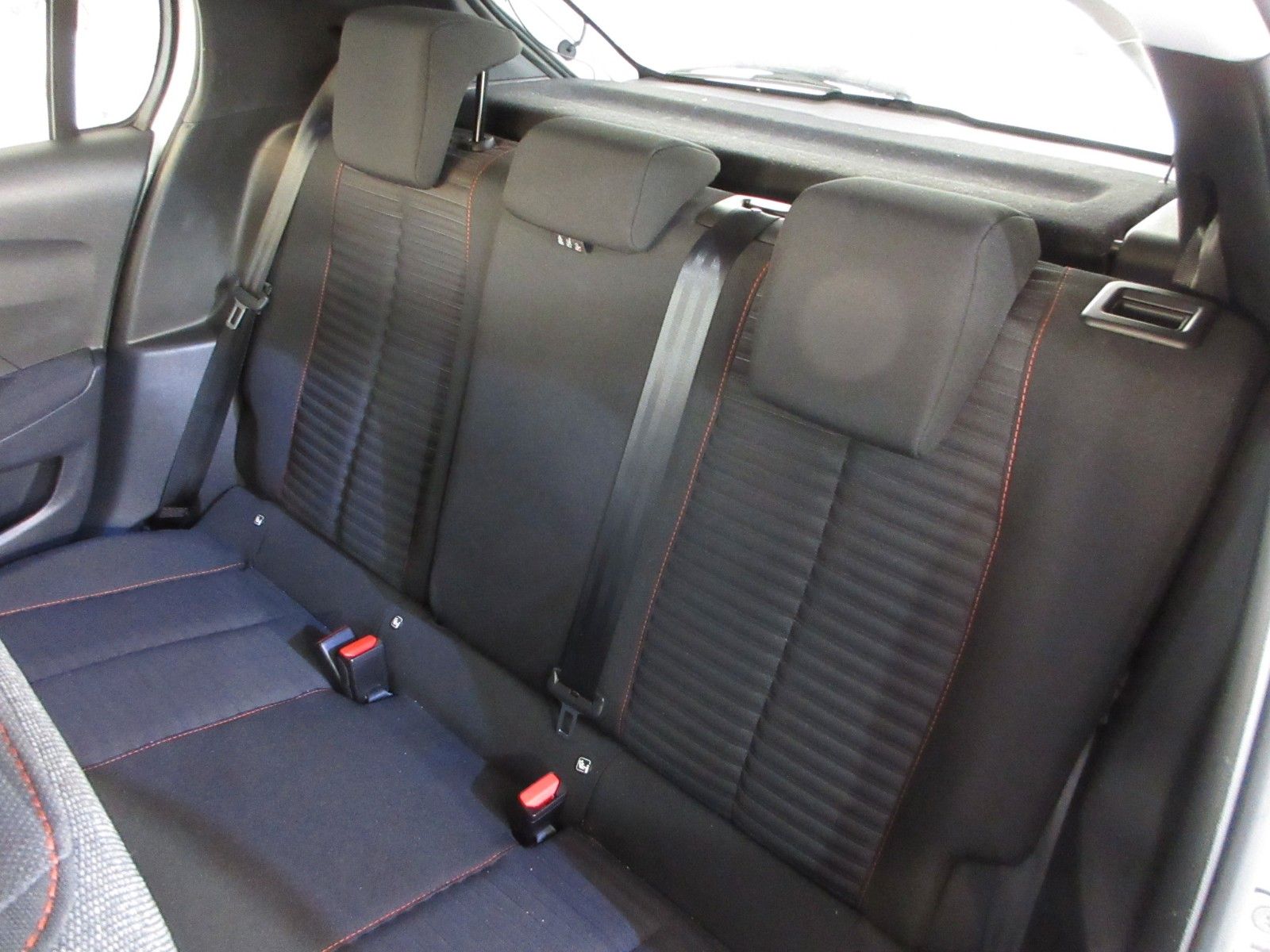 Fahrzeugabbildung Peugeot 208 Active 1.2T  LED/PDC/TEMPOMAT