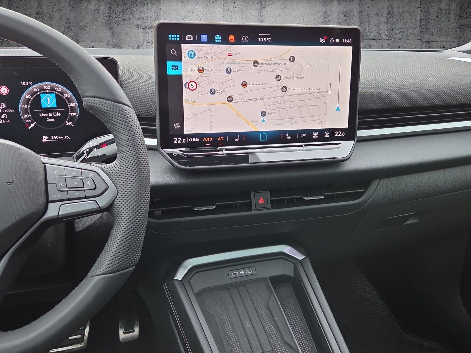 T-Roc neu R-Line 1.5 eTSI OPF DSG Pano AHK