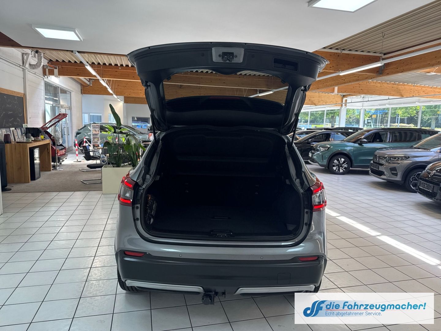 Fahrzeugabbildung Nissan Qashqai Zama Panorama Navi 360 Kamera Mehrzonenk