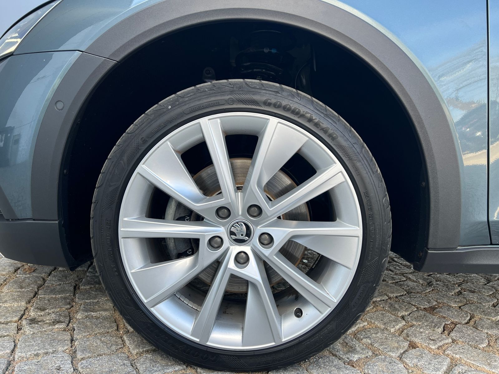 Fahrzeugabbildung SKODA Octavia Combi Scout 2.0 TDI DSG 4x4 *AHK, Navi,
