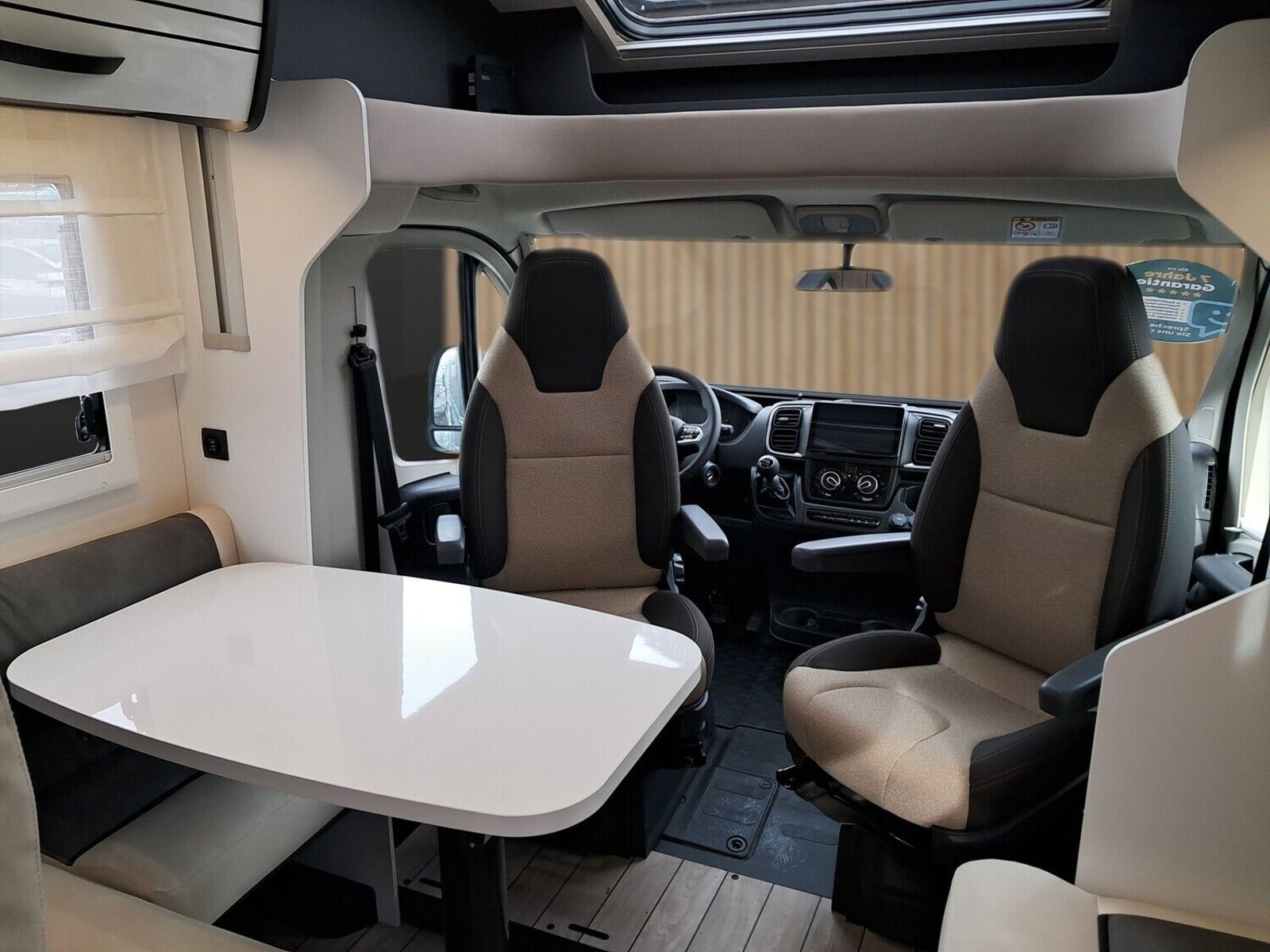 Fahrzeugabbildung Forster T F699 EB LTE,Solar,Markise,Hubbett