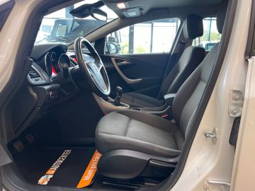 MYAUTOCENTER – Gebraucht- und Jahreswagen mit Werkstattservice in Pfaffenhofen Opel Astra J Sports Tourer Design Edition *PDC*Klima*