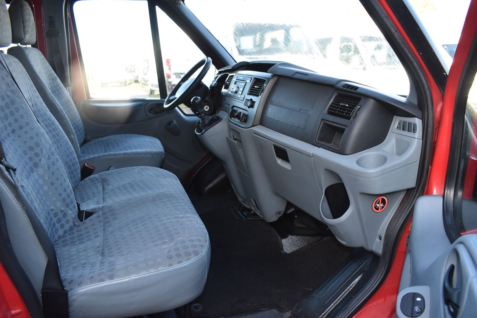 Fahrzeugabbildung Ford Transit Kombi Behindertengerecht *1542