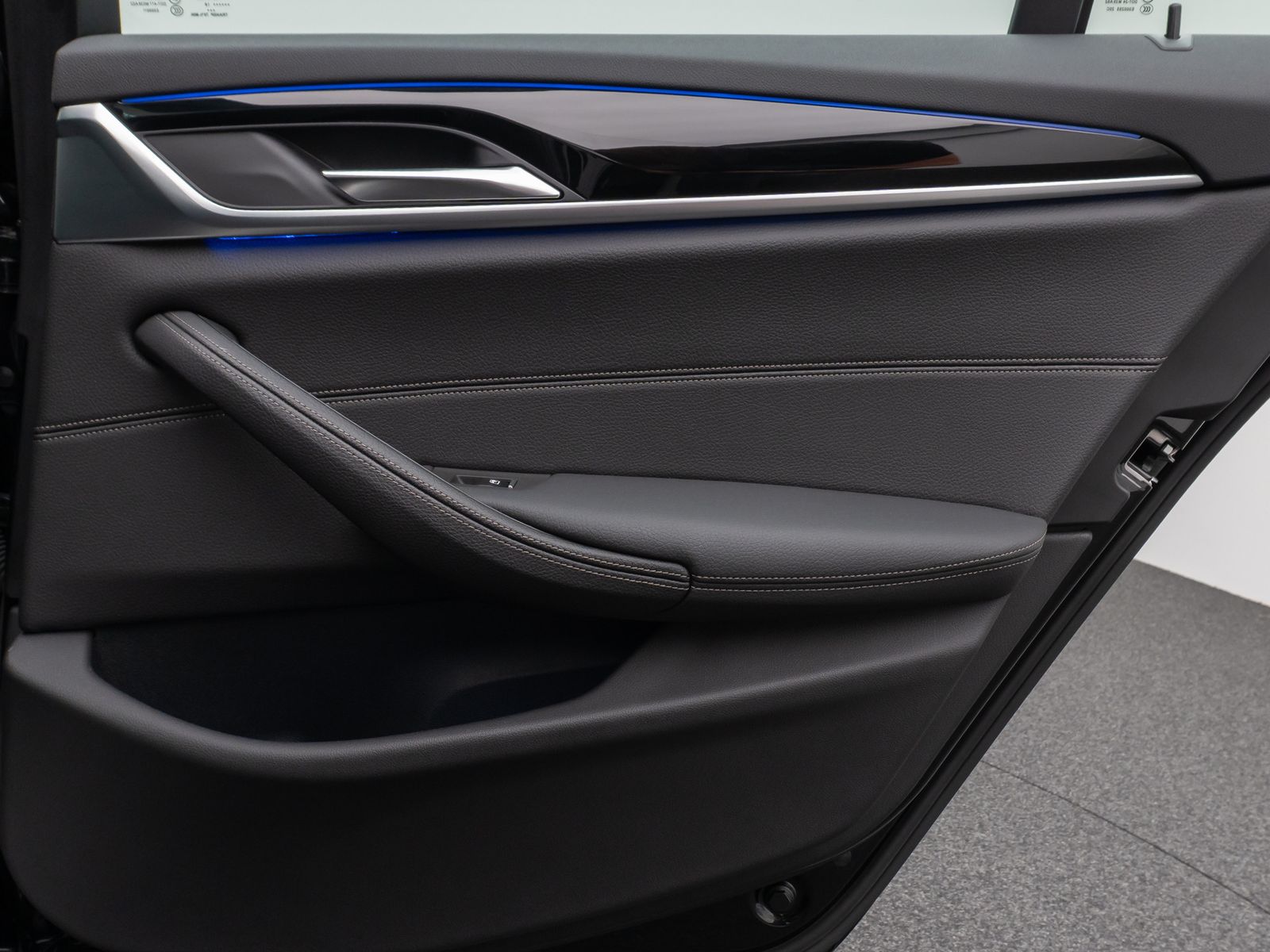 Fahrzeugabbildung BMW 530e iP Sport Line 360°HUD HiFi SoftCl Komfort