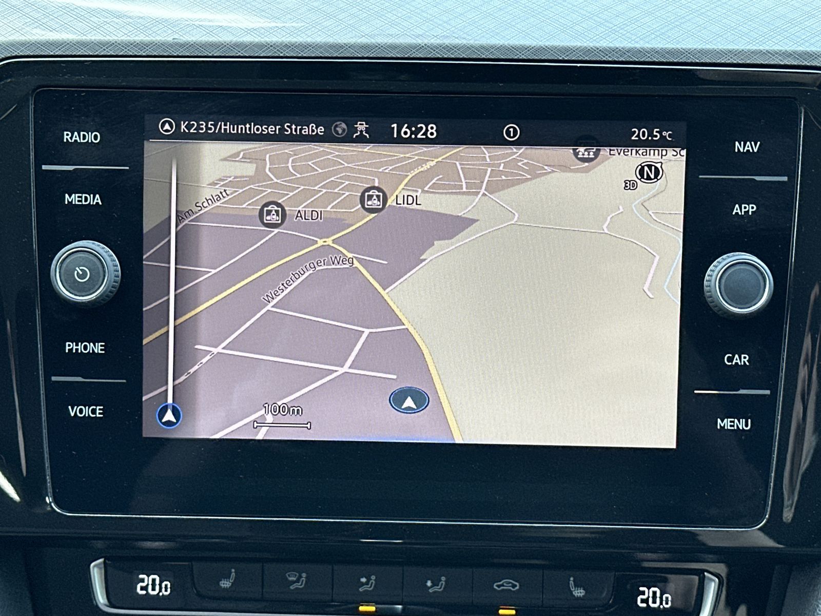 Fahrzeugabbildung Volkswagen Passat Variant 2.0 TDI DSG R-Line NAV+LED+AHK+PP