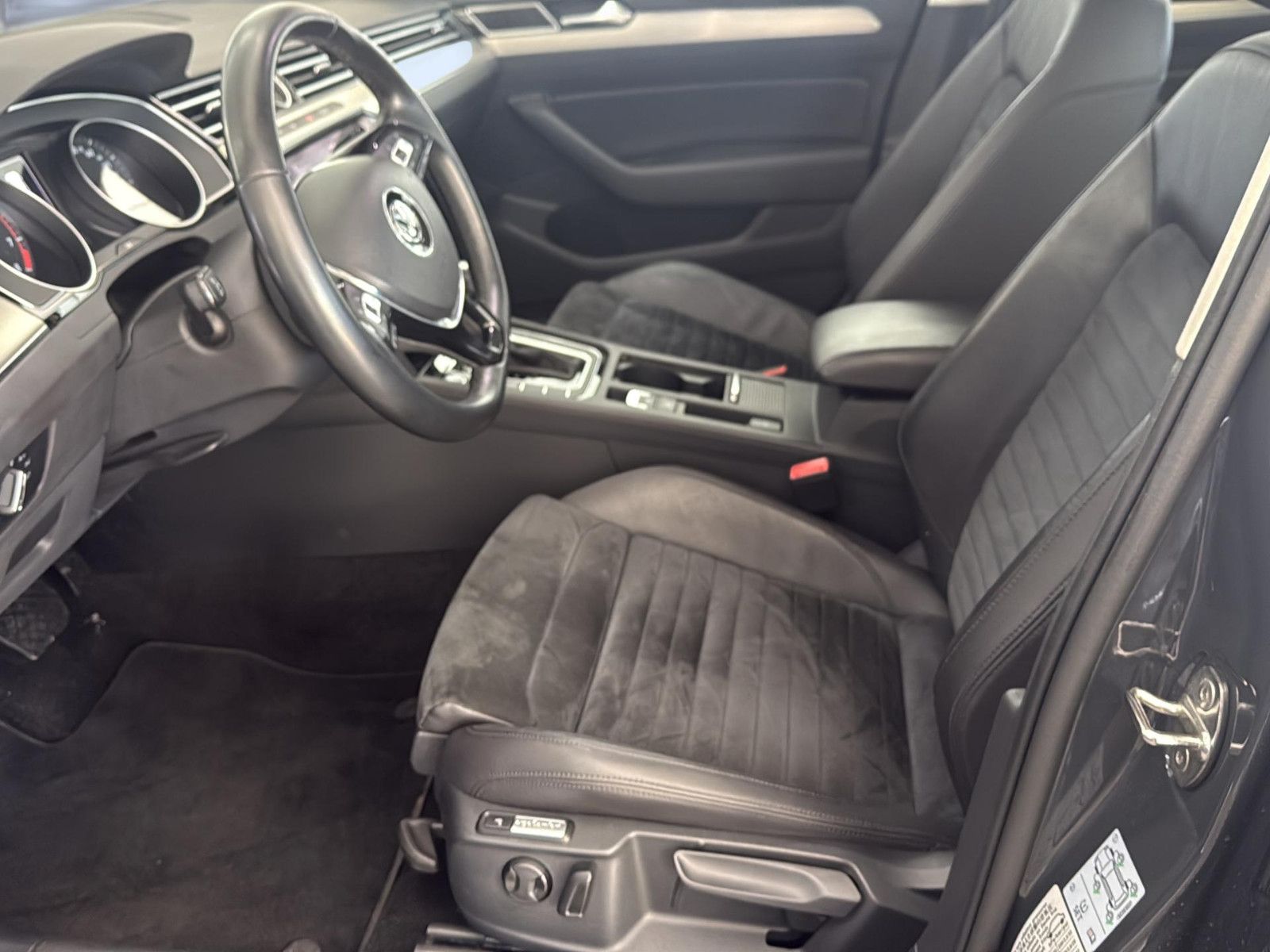 Fahrzeugabbildung Volkswagen Passat Variant Highline /unfallfrei