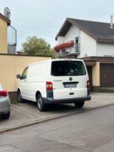 Volkswagen VW T5 Transporter isoliert und ein wenig a... - VW T5 Transporter Gebrauchtwagen in Stuttgart