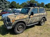 Lada Niva 4x4 mit Dachgepäckträger und Leiter - Lada Niva: M