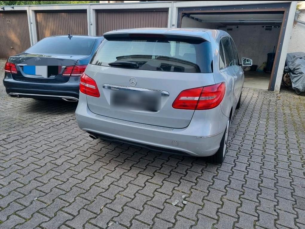 Mercedes-Benz B 200