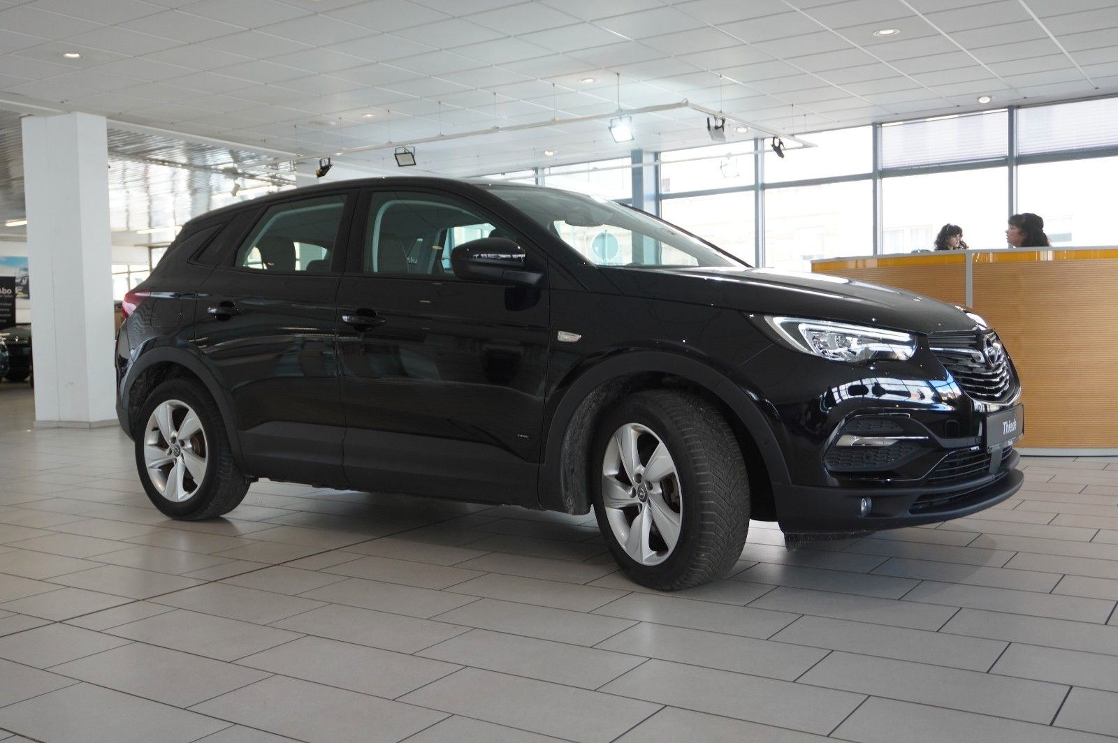 Fahrzeugabbildung Opel Grandland (X) 1.6T HYBRID NAVI/KAMERA/SH/SPORT