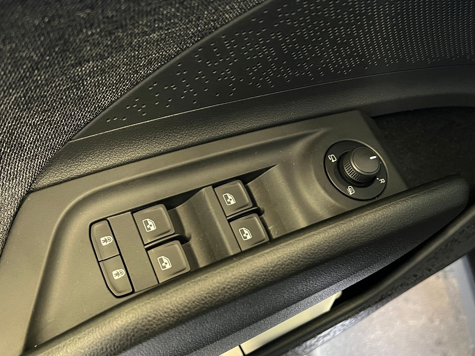 Fahrzeugabbildung SKODA Elroq 85 *AHK,Wärmepumpe,KESSY*