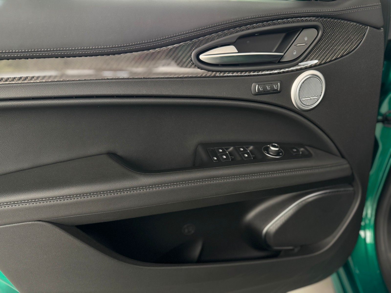 Fahrzeugabbildung Alfa Romeo Quadrifoglio Q4 ACC VOLL Pano Garantie