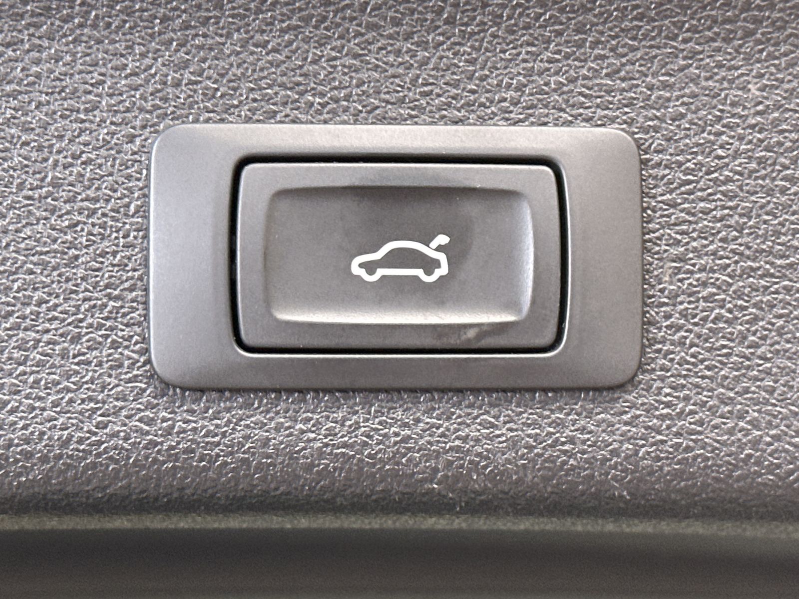 Fahrzeugabbildung Audi A6 Avant 40 TDI Sport NAV+LED+ACC+AHK+VCOCK+18ZO