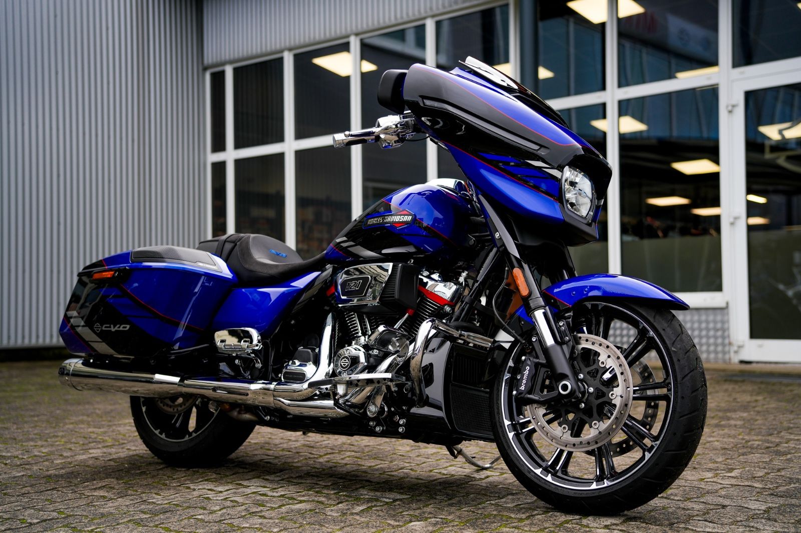 Fahrzeugabbildung Harley-Davidson CVO Street Glide  FLHXSE 121 CUI MY25
